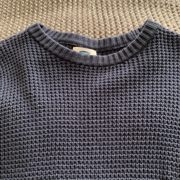 Old navy crew neck sweater! - Picture 3 of 4